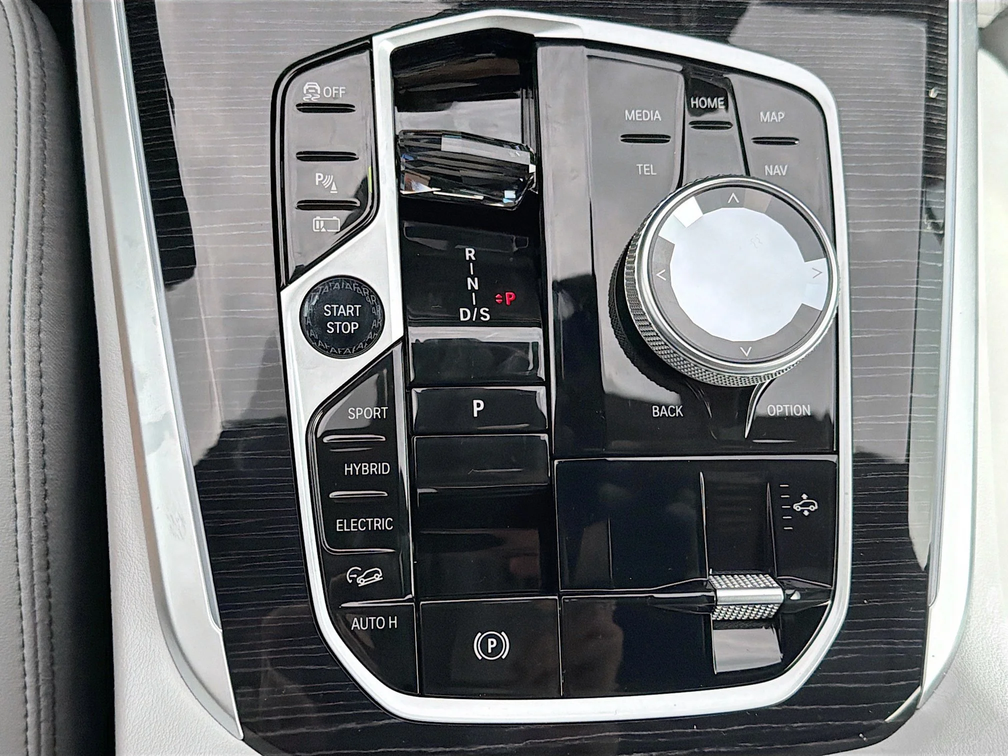 New 2026 Black Sapphire Metallic BMW xDrive50e image 28