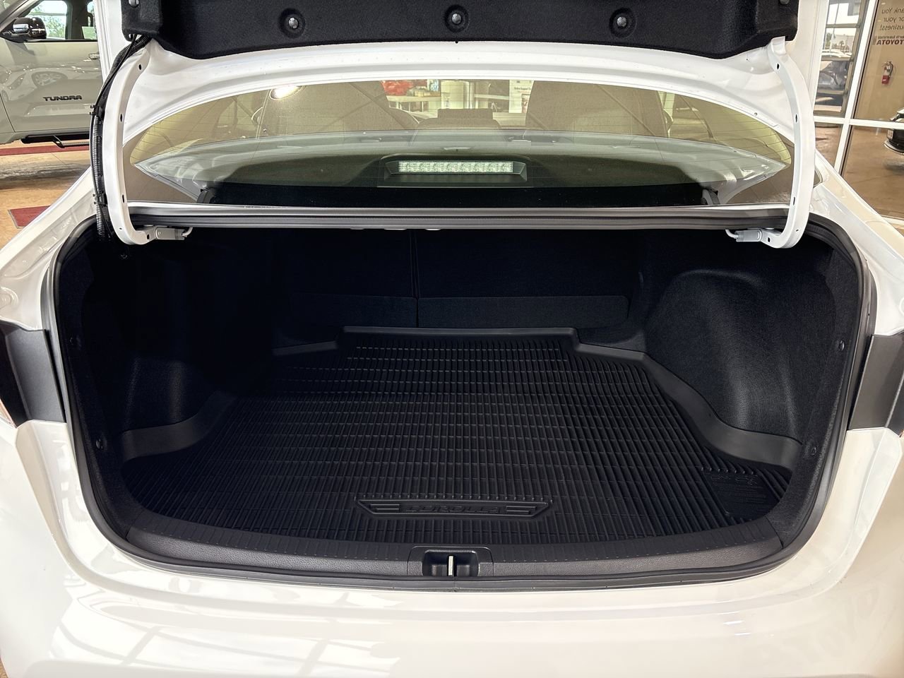 2026 Toyota Corolla LE - Photo 24