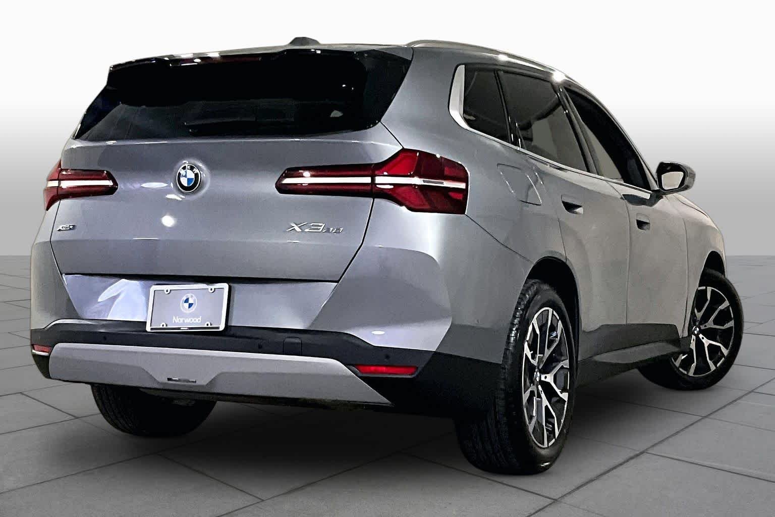 Used 2026 Skyscraper Grey Metallic BMW 30 xDrive image 12