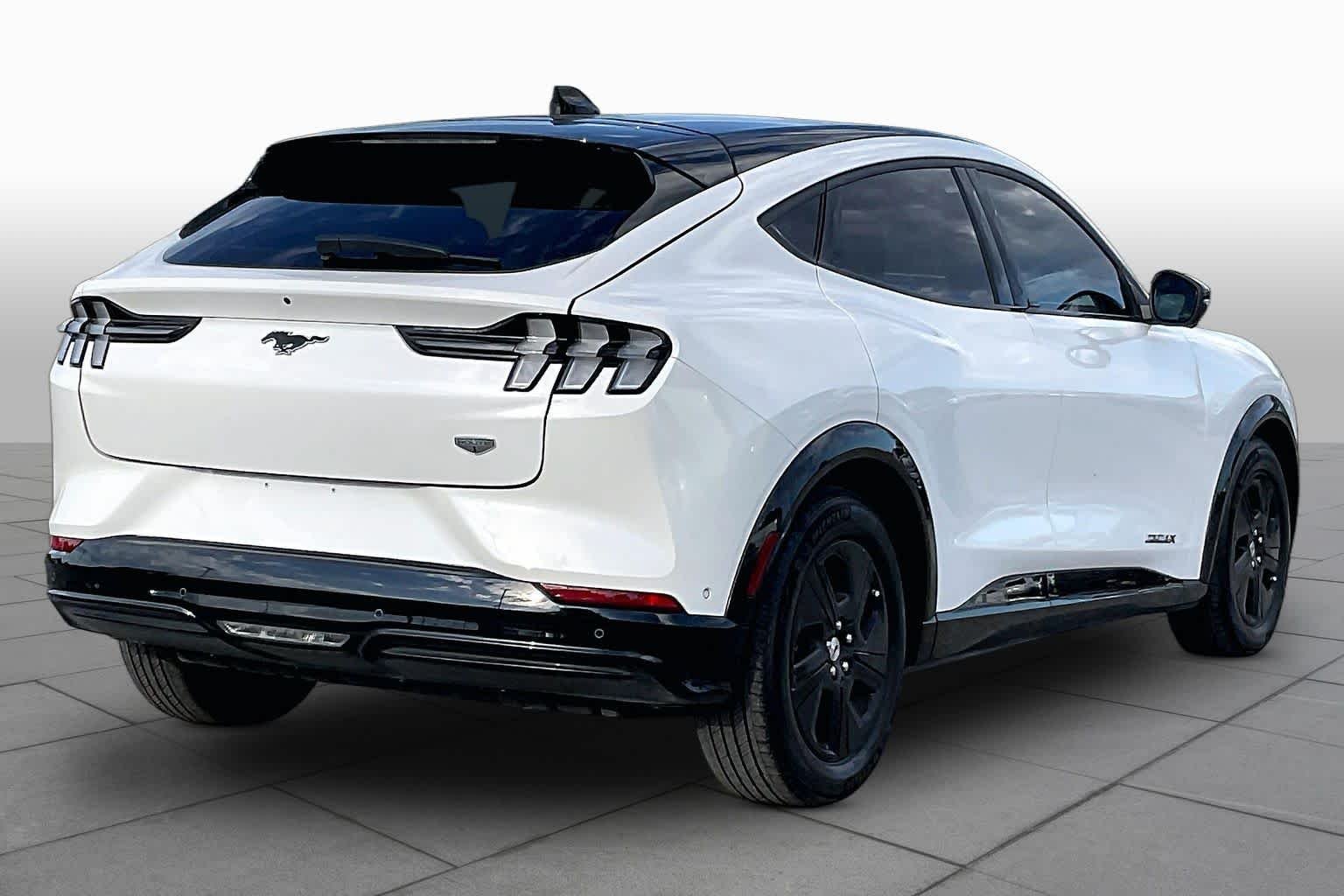 Used 2023 Star White Metallic Tri-Coat Ford California Route 1 image 12