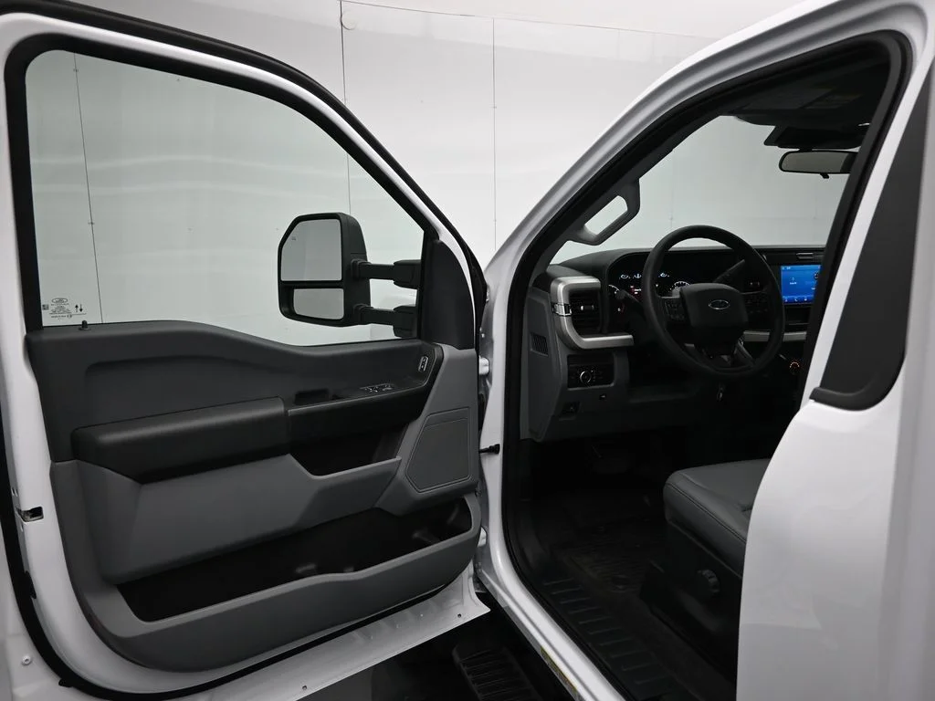 2025 Ford F-550 Super Duty Chassis Cab XL - Photo 11