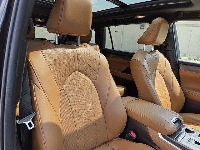 Used 2022 Opulent Amber Toyota Platinum image 32