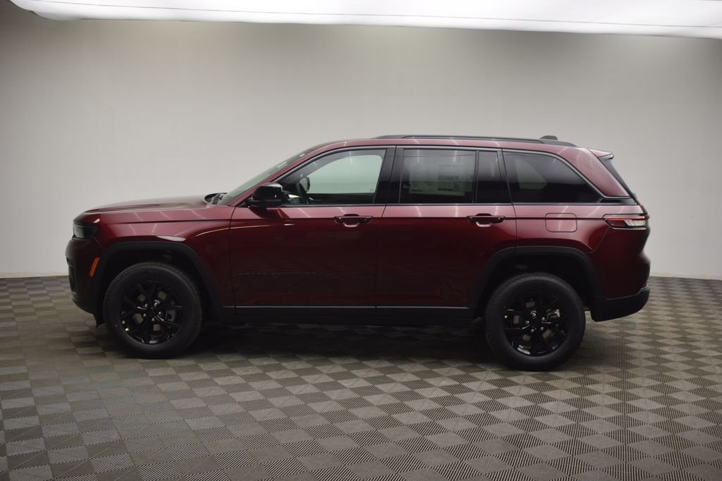 New 2026 Velvet Red Pearl-Coat Exterior Paint Jeep Laredo Altitude image 13