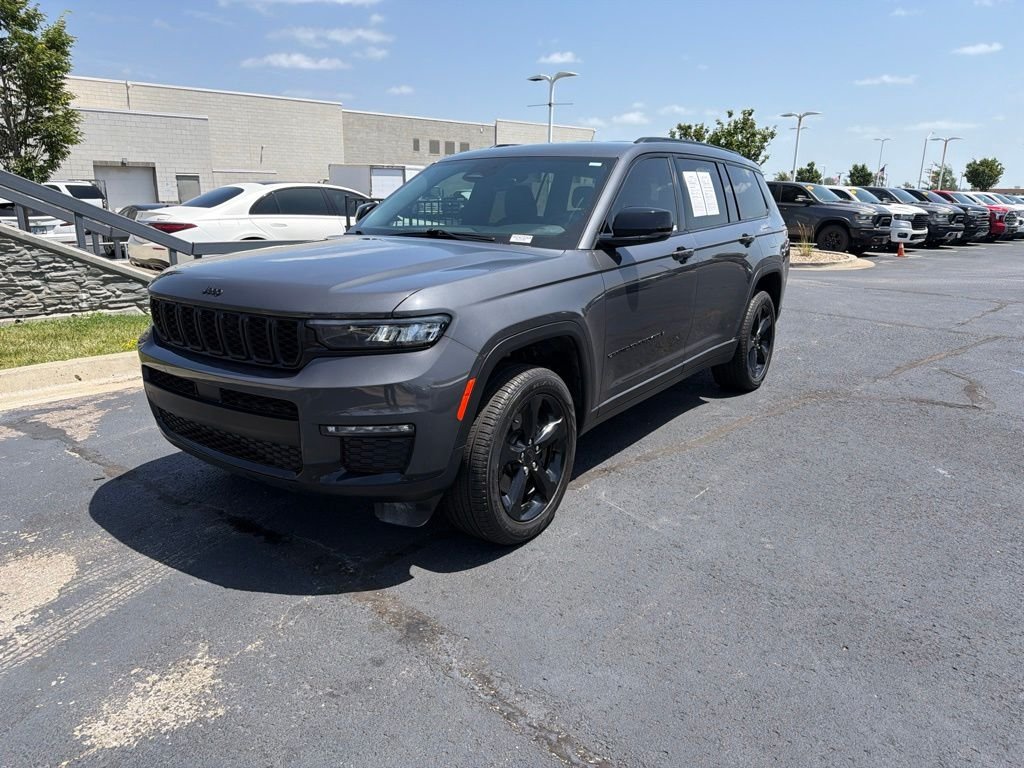 Used 2025 Gray Jeep Limited image 3