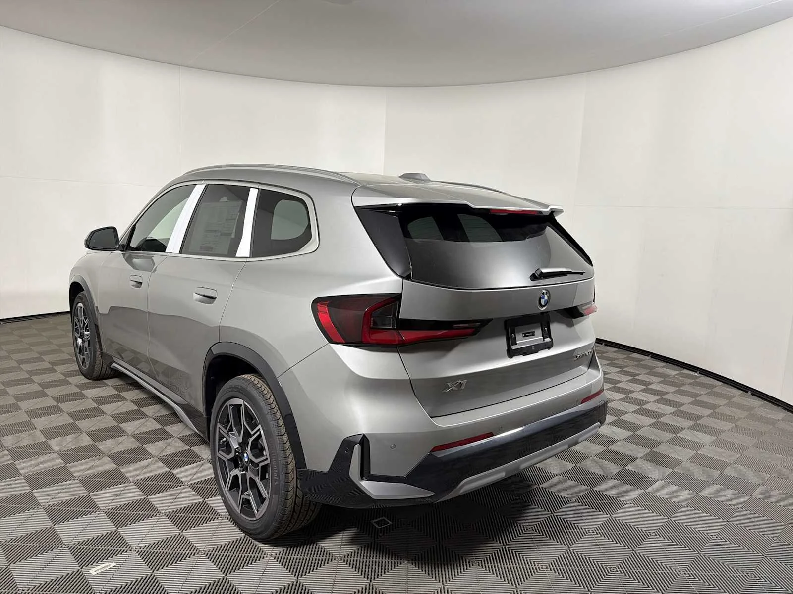 New 2026 Space Silver Metallic BMW xDrive28i image 3