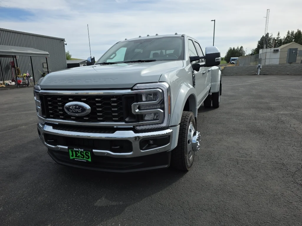 2026 Ford F-450 Lariat 4x4 Crew Cab 8' Box DRW's photo