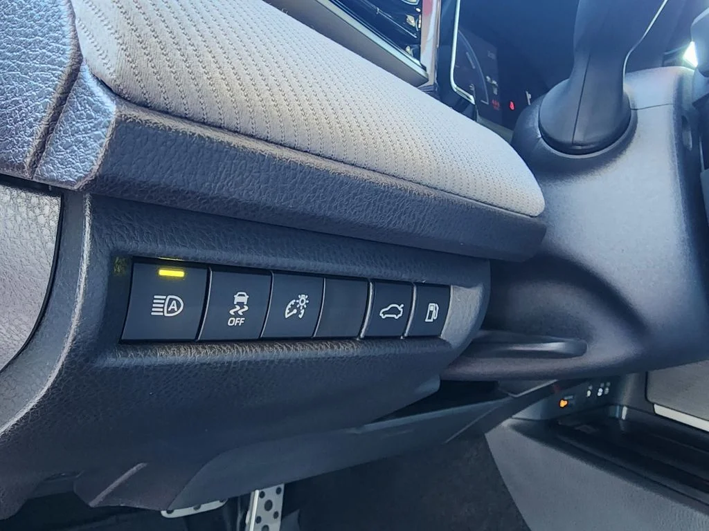 2025 Toyota Camry SE - Photo 17
