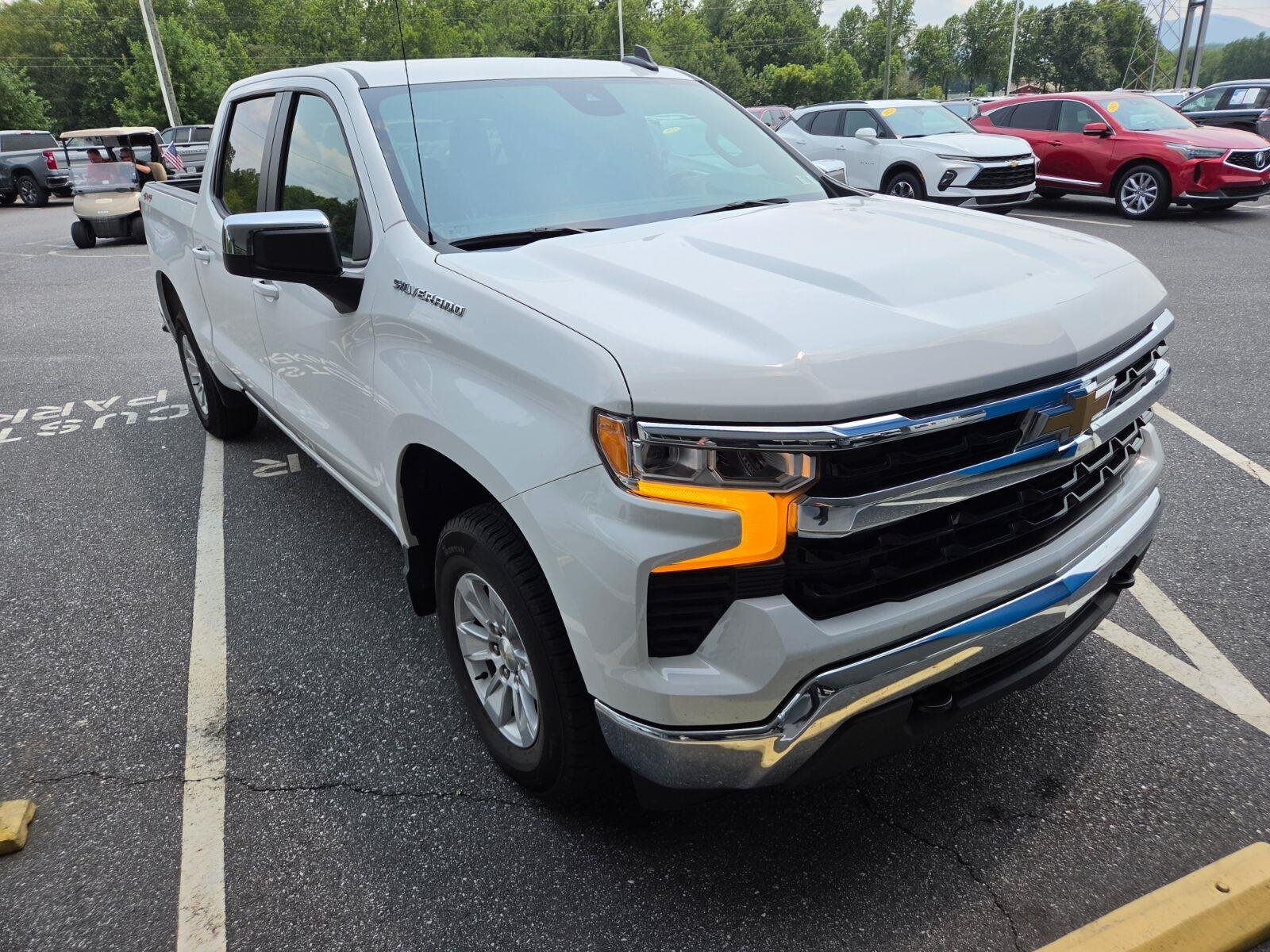 Used 2025 Summit White Chevrolet LT image 3