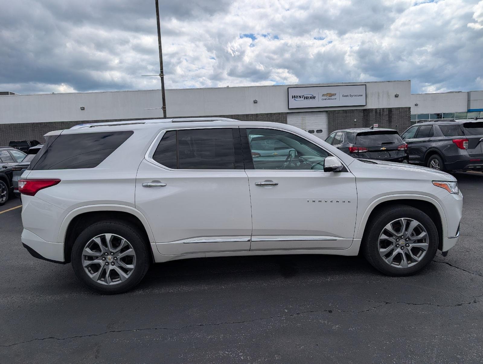 Used 2020 Iridescent Pearl Tricoat Chevrolet Premier image 8