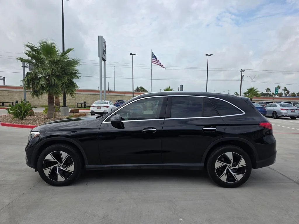 Used 2024 Black Mercedes-Benz GLC 300 image 4