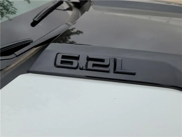 Used 2025 Summit White Chevrolet LT Trail Boss 4x4 Crew Cab 5.75 ft. box 147.4 in. image 5