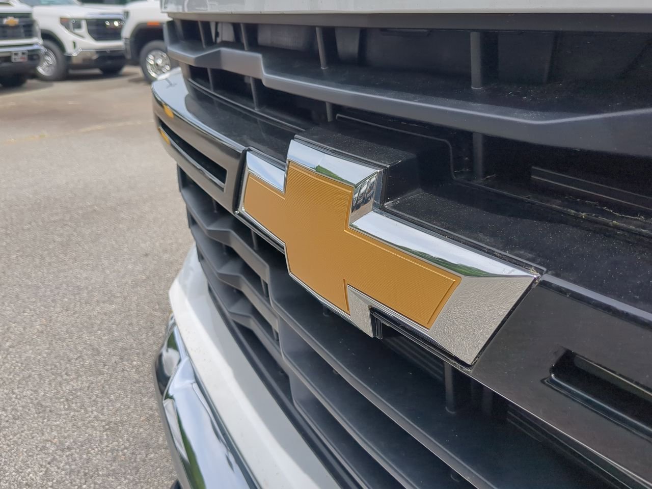New 2026 Summit White Chevrolet Work Truck image 29