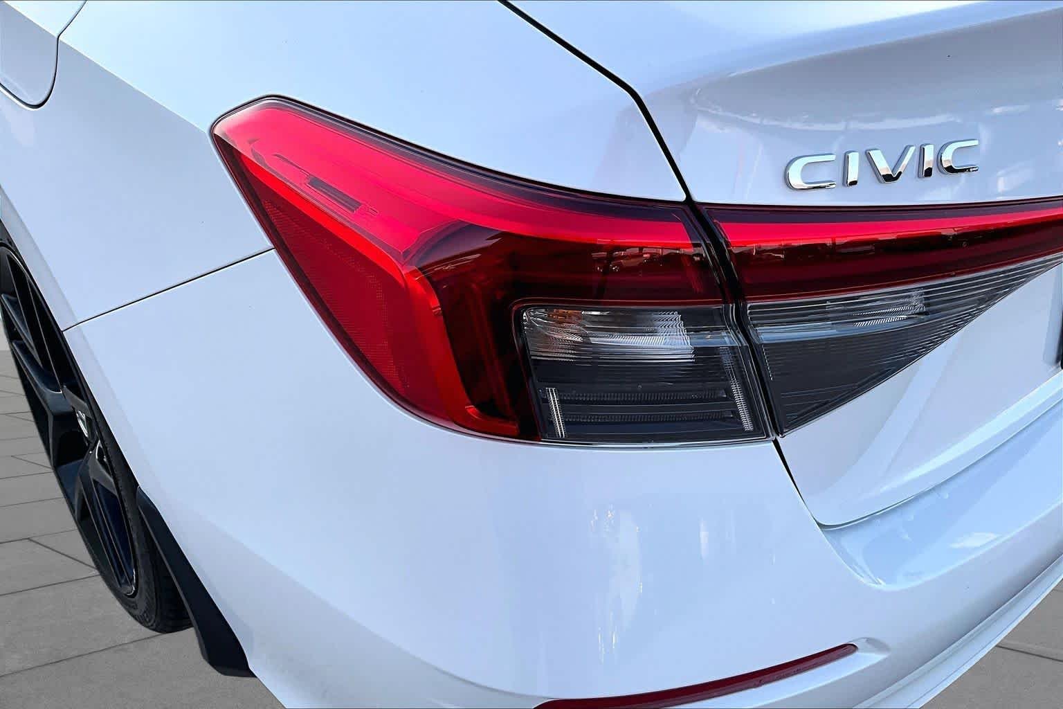 Used 2022 Platinum White Pearl Honda Sport image 27
