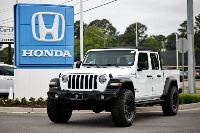 2020 Jeep Gladiator Sport S's photo
