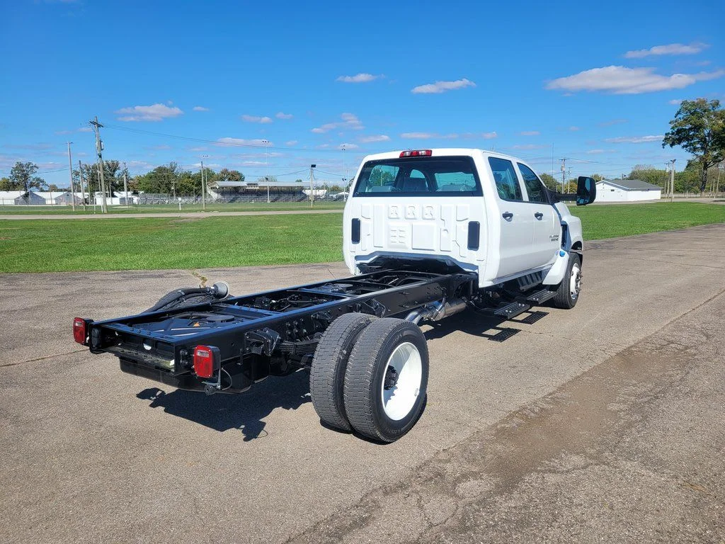Used 2023  Chevrolet  image 6