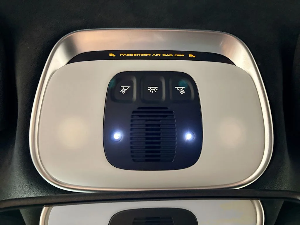 Used 2025 White McLaren TechLux image 18