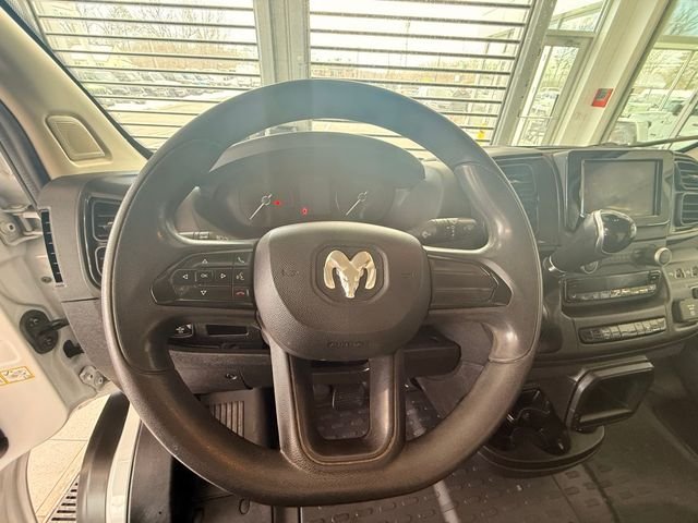 Used 2022 White Ram Base image 21