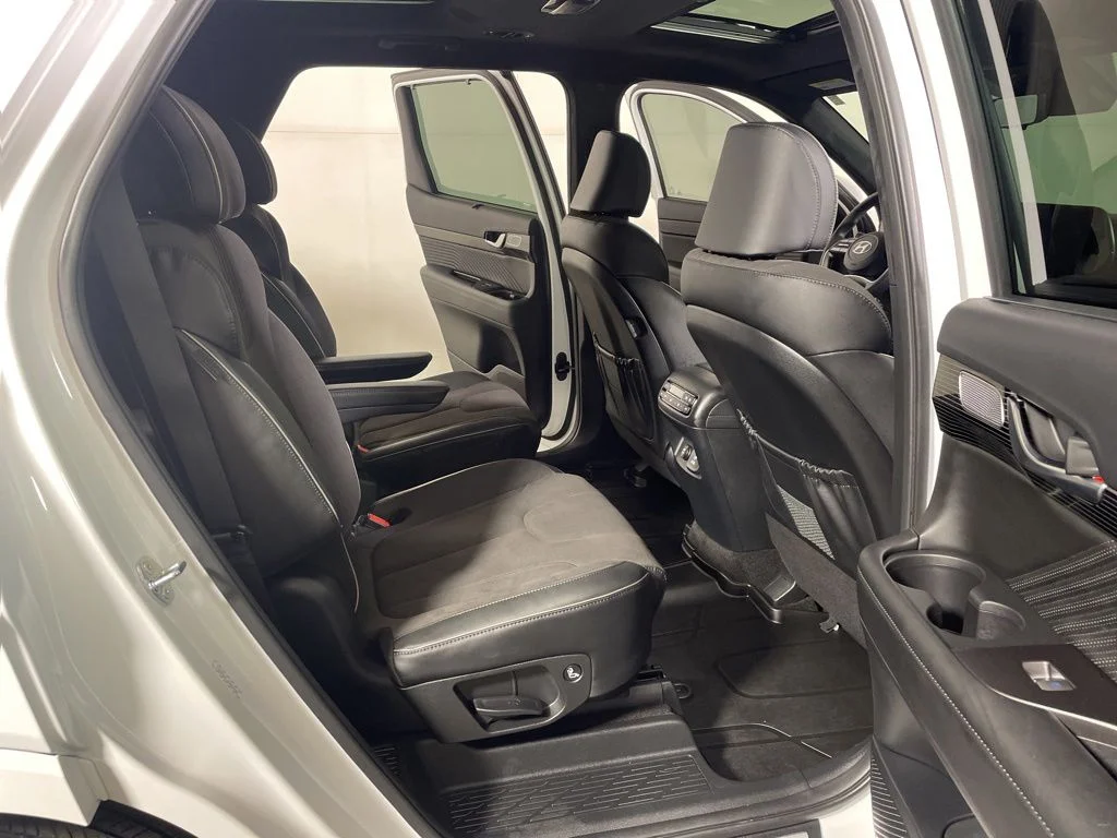 Used 2025 White Hyundai Calligraphy Night Edition image 23