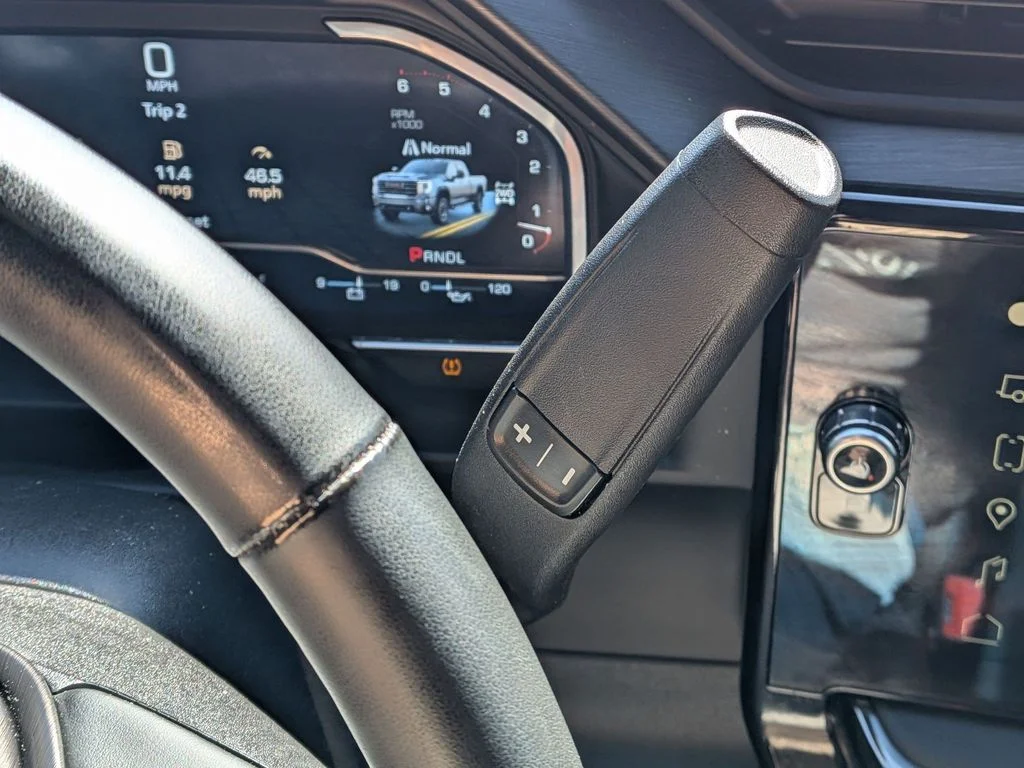 Used 2025 Summit White GMC AT4 image 12