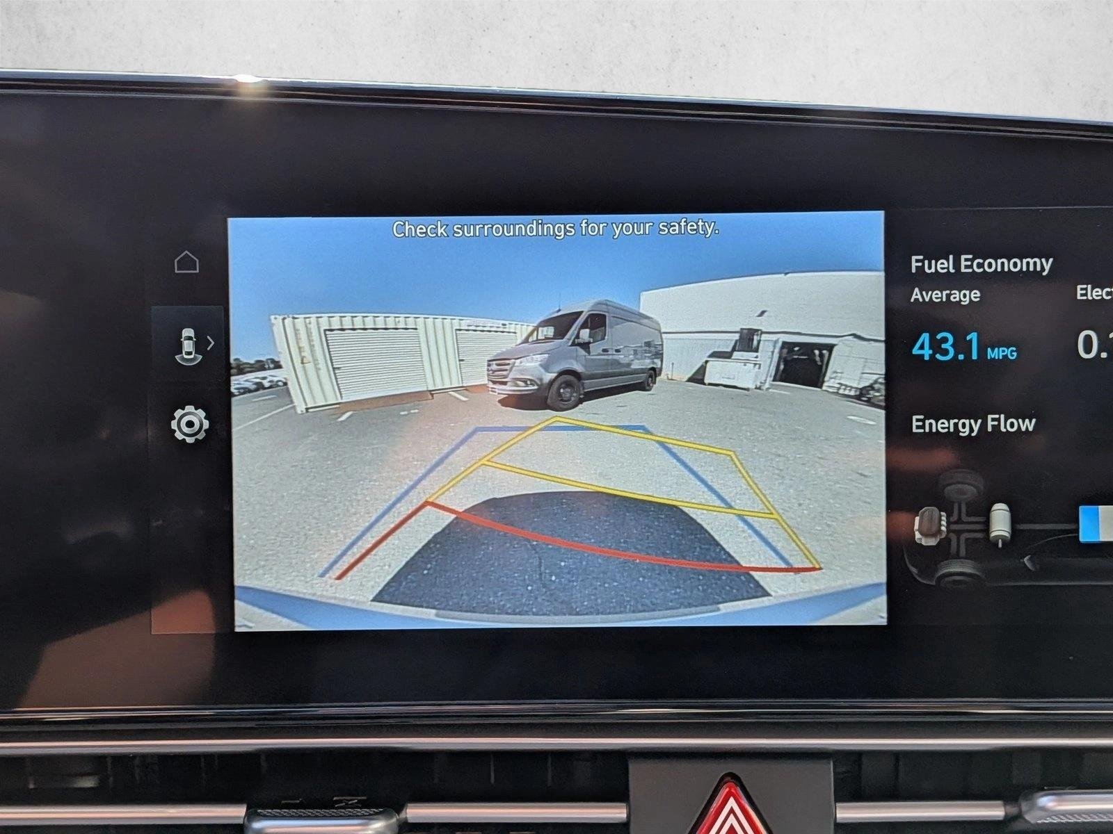 Used 2025 Fluid Metal Hyundai Limited image 13