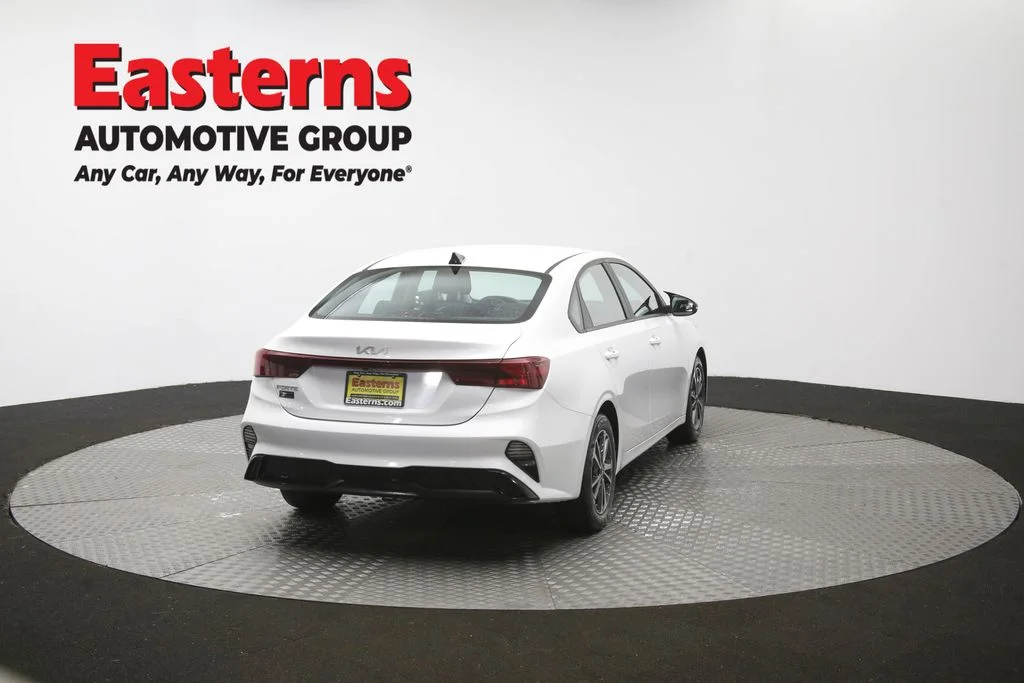 Used 2022 White Kia LXS image 38