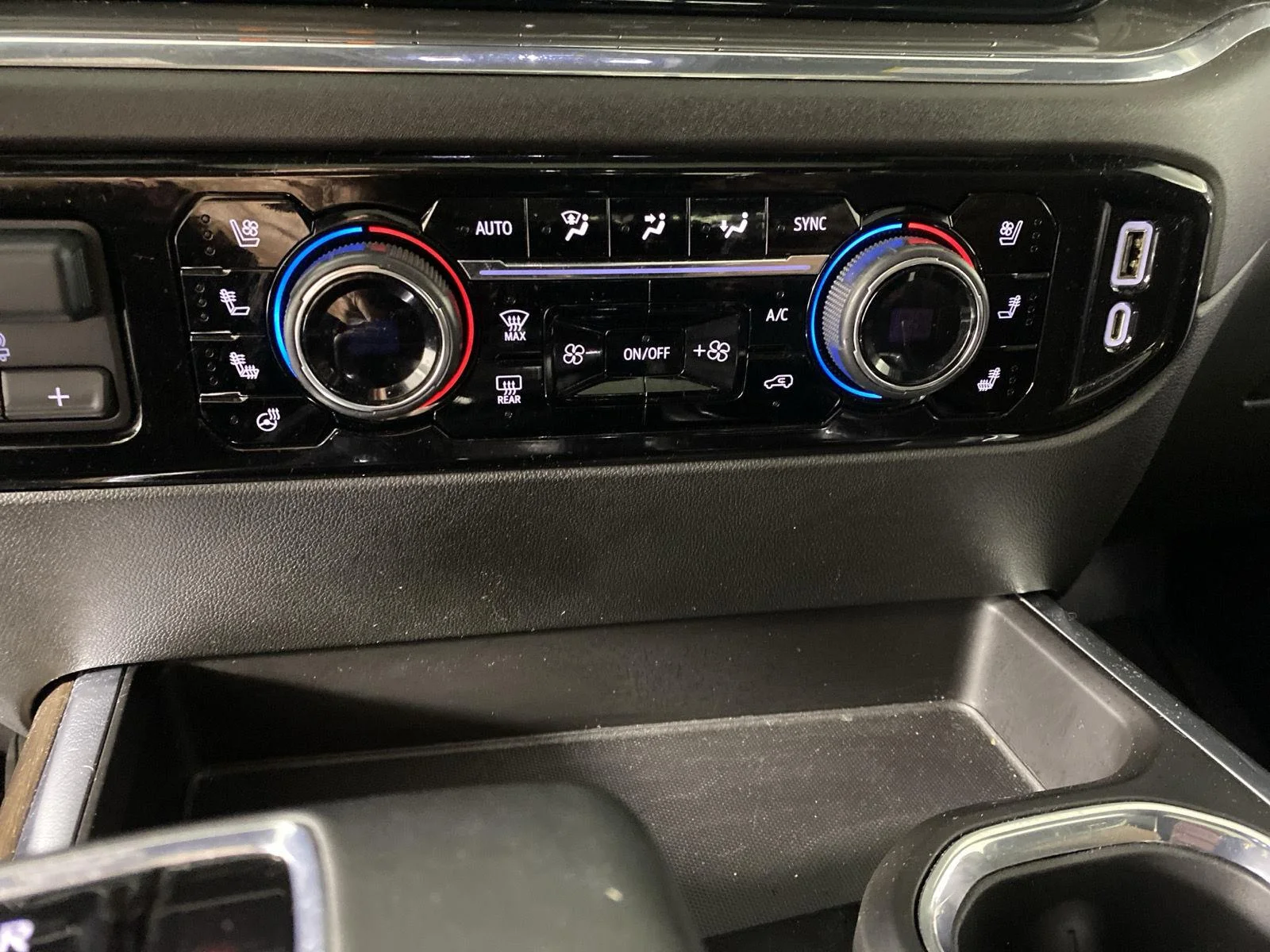 Used 2023 Iridescent Pearl Tricoat Chevrolet High Country image 20