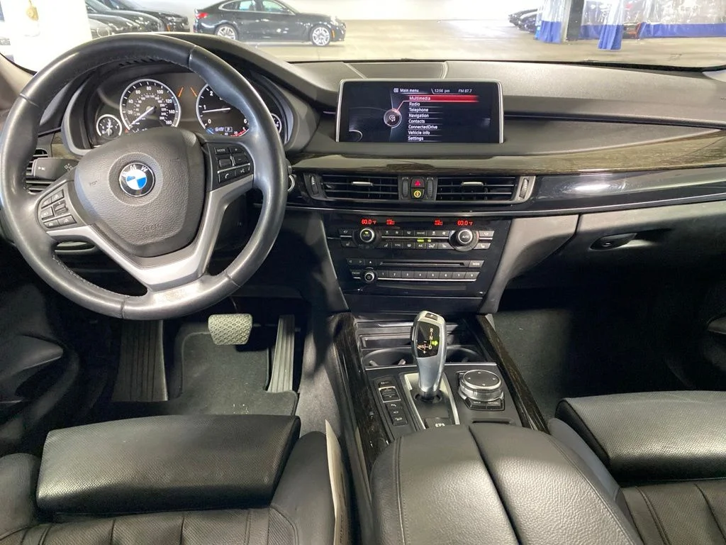 Used 2015  BMW xDrive35d image 8