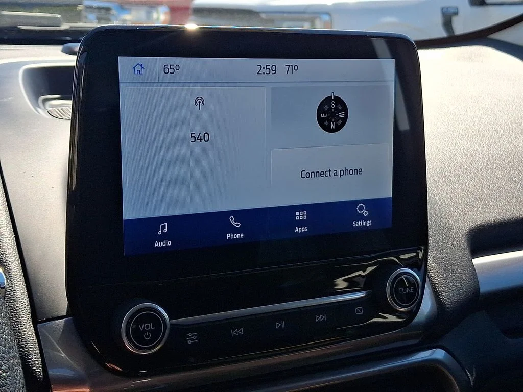 Used 2022 Red Ford SE image 18