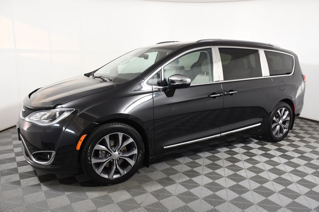 Used 2017 Chrysler Pacifica Limited with VIN 2C4RC1GG4HR504916 for sale in Richfield, Minnesota