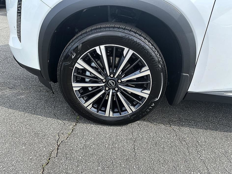 Certified Used 2026 Everest White Pearl Tricoat Nissan Platinum image 9
