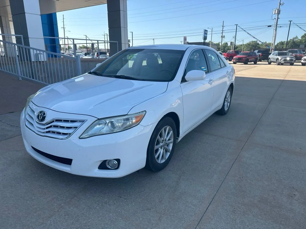 Used 2011 White Toyota XLE image 22