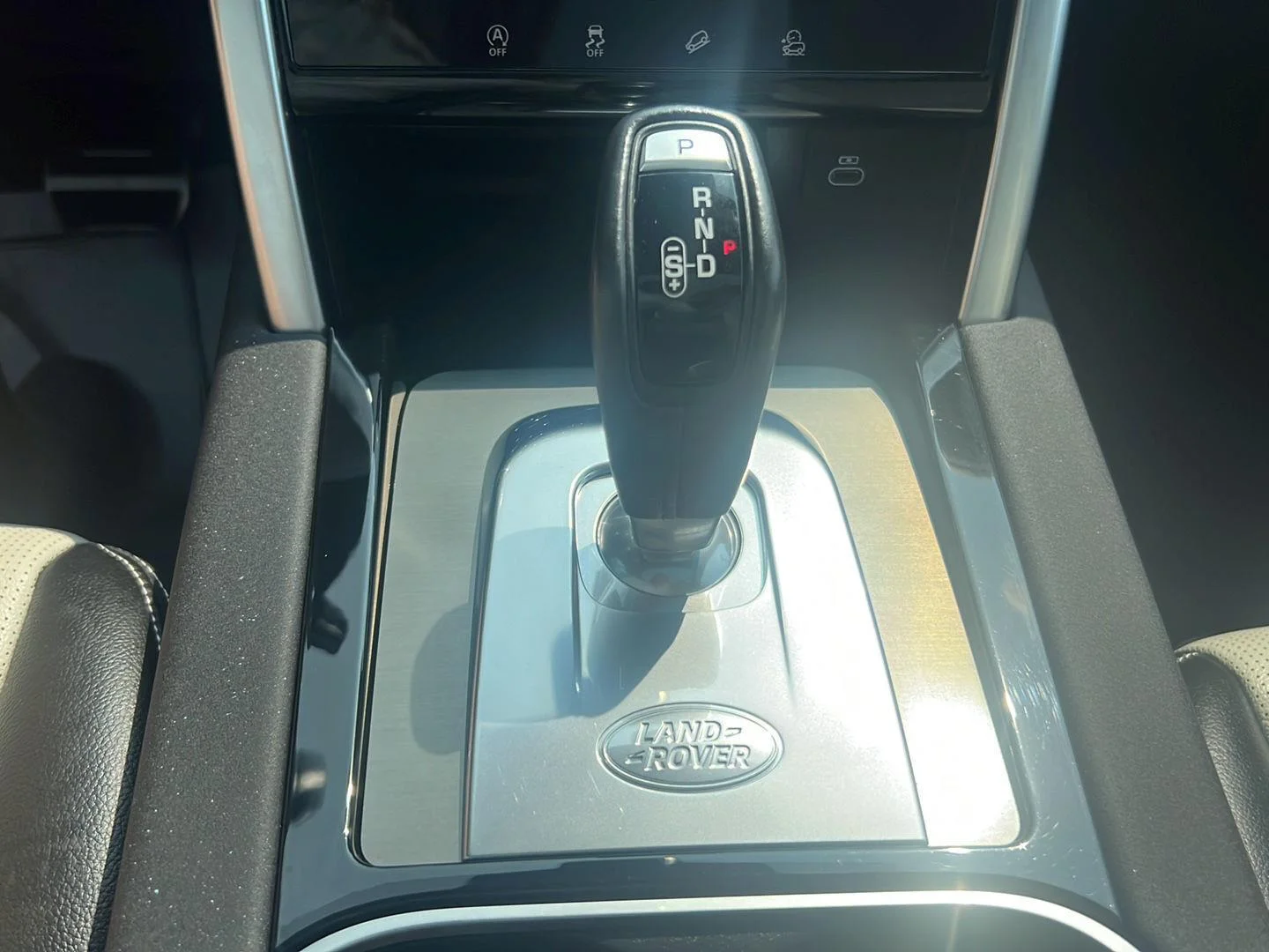 Used 2022 Portofino Blue Metallic Land Rover S R-Dynamic image 14