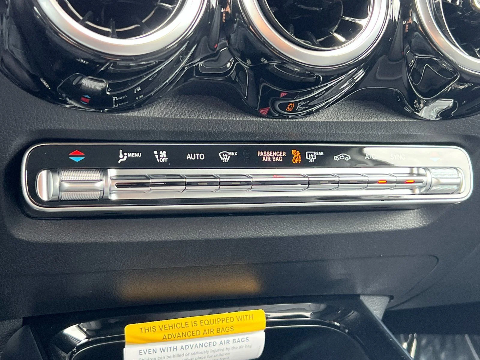 New 2026 White Mercedes-Benz GLB 250 image 22
