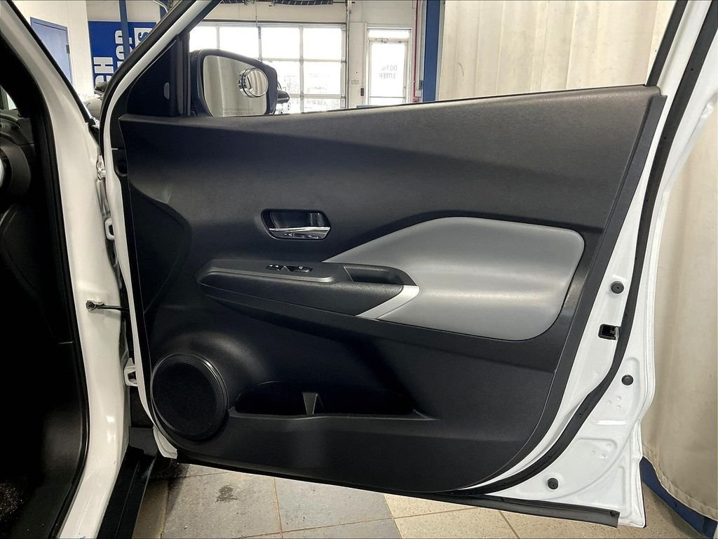 Used 2023 White Nissan SR image 12