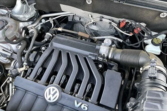 Used 2019 Reflex Silver Metallic Volkswagen SEL image 32