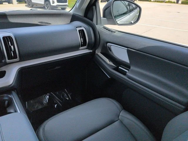 New 2026 Star White Metallic Tri-Coat Ford Active image 17