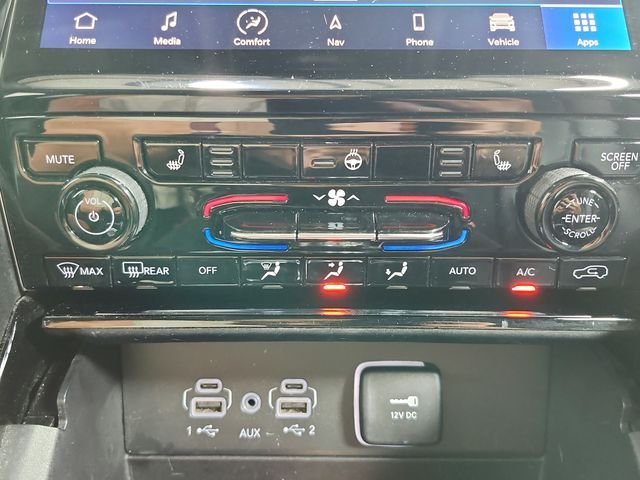 Used 2023  Jeep Limited image 20