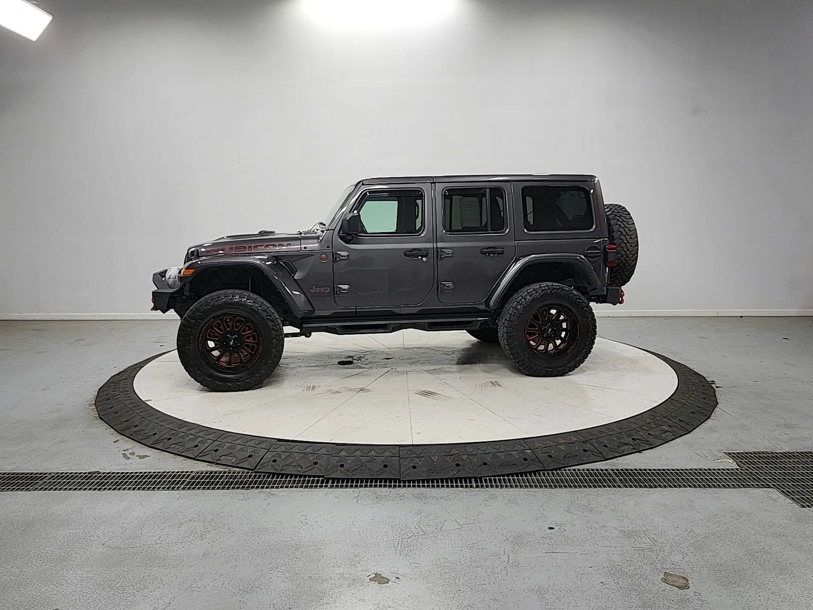 Used 2021 Gray Jeep Unlimited Rubicon image 4