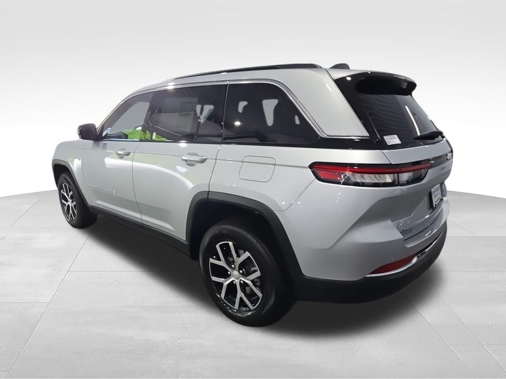 Used 2025 Silver Jeep Limited image 4