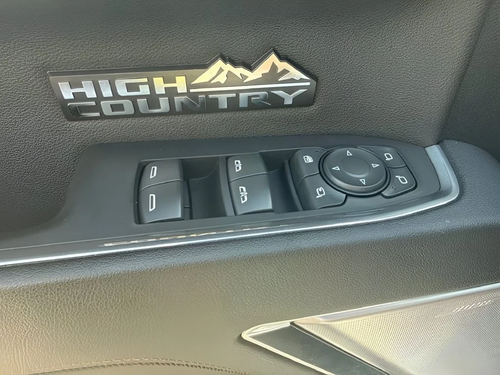 Used 2023 Iridescent Pearl Tricoat Chevrolet High Country image 27