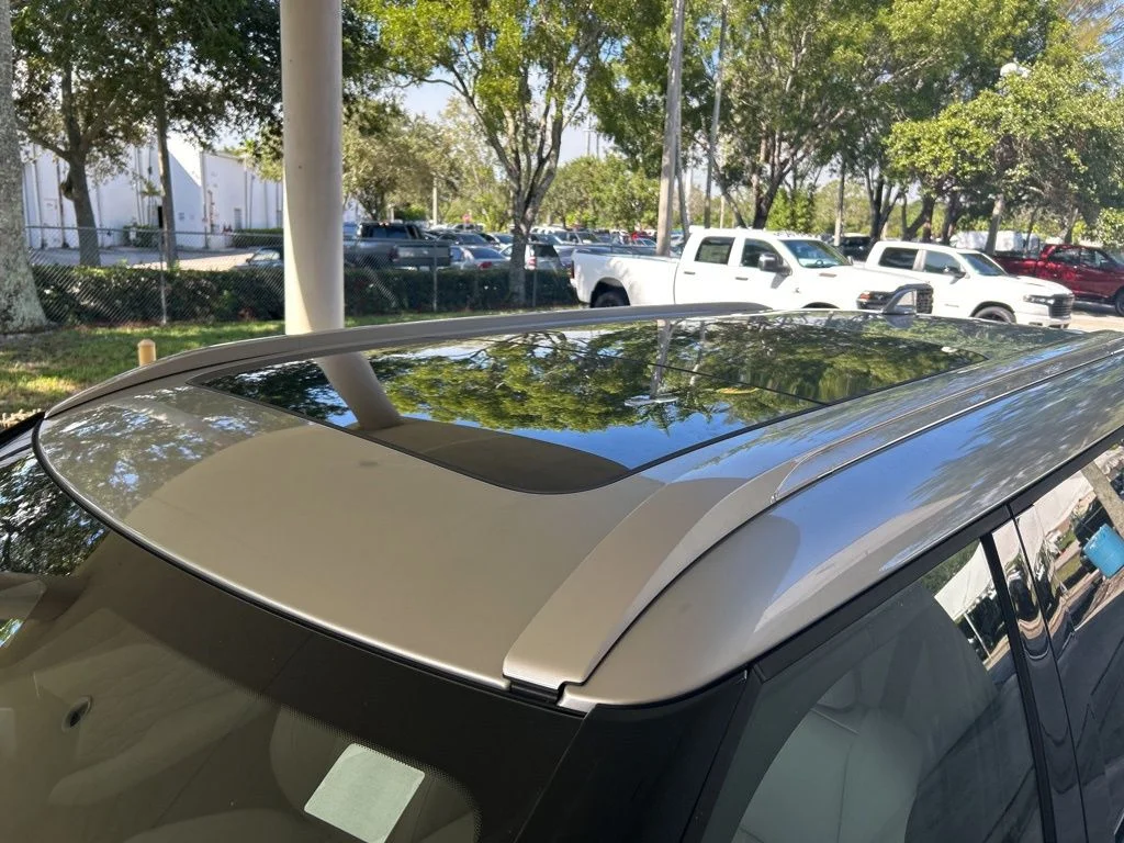 2025 Mitsubishi Outlander SEL Platinum Edition - Photo 17
