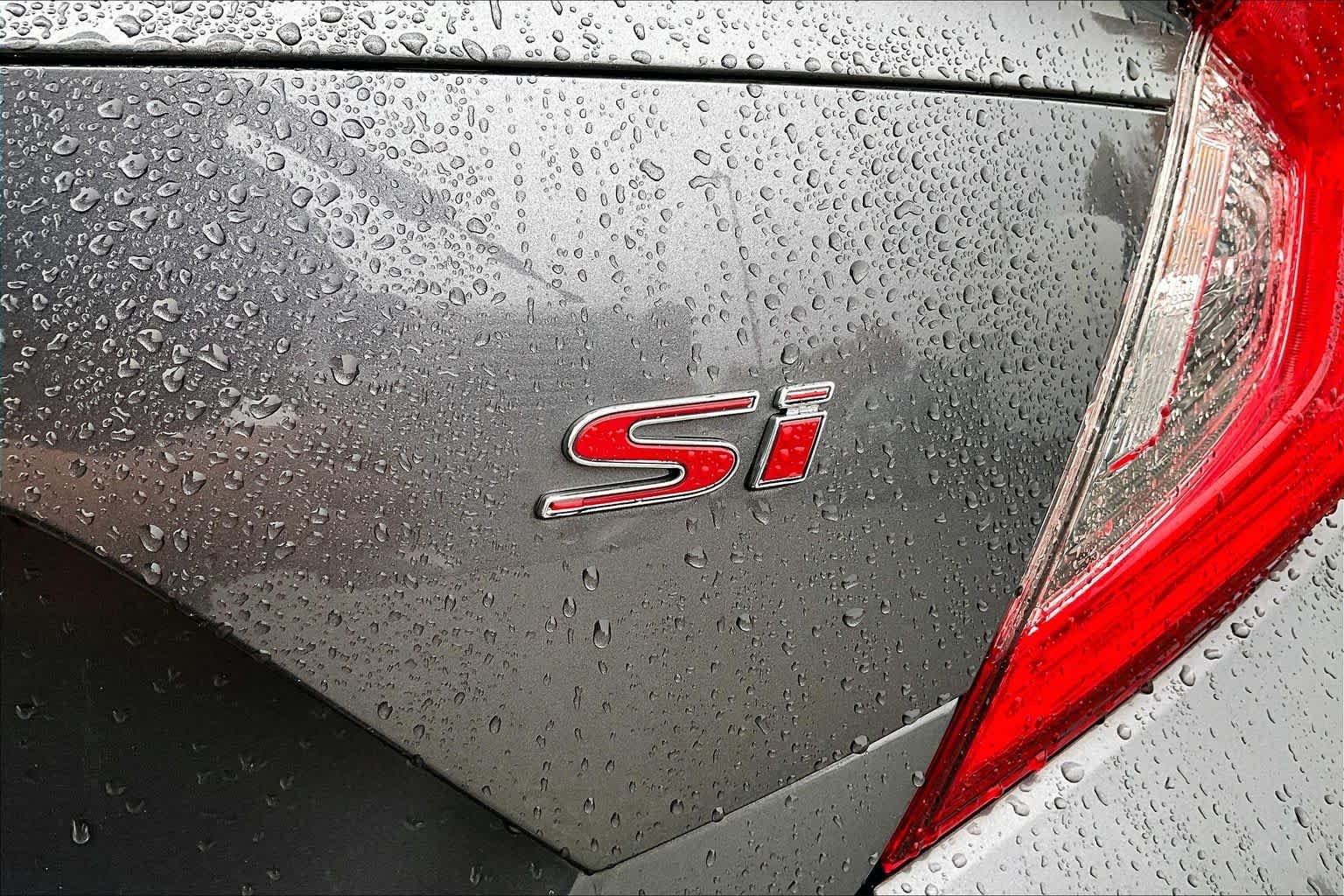 Used 2018 Modern Steel Metallic Honda  image 10