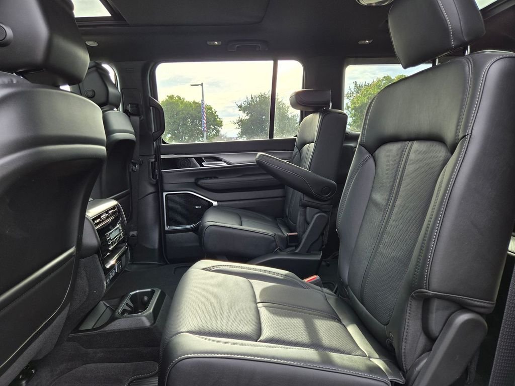 New 2026 Baltic-Gray Metallic Clear-Coat Exterior Paint Jeep Limited Altitude image 7