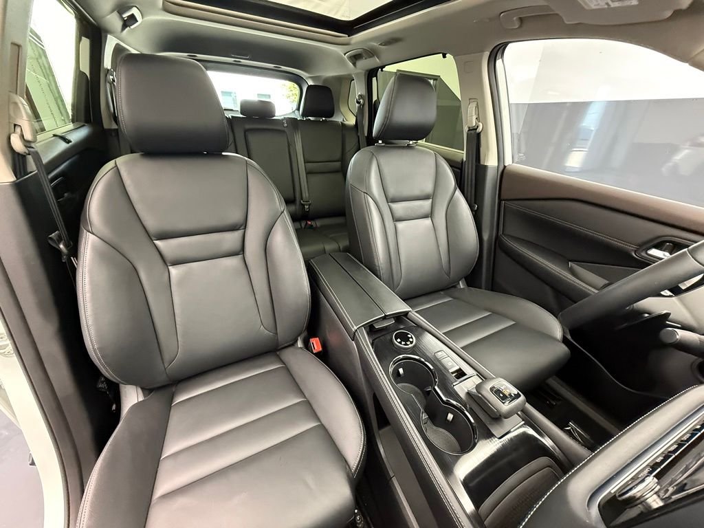 Used 2023 White Nissan SL image 71