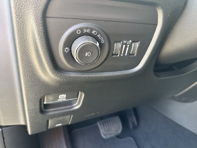New 2026 Silver Jeep Limited Reserve image 31