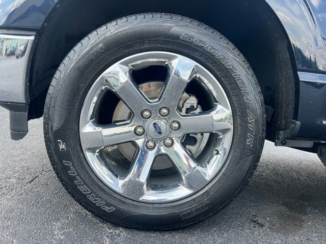 Used 2021 Antimatter Blue Metallic Ford Lariat image 12
