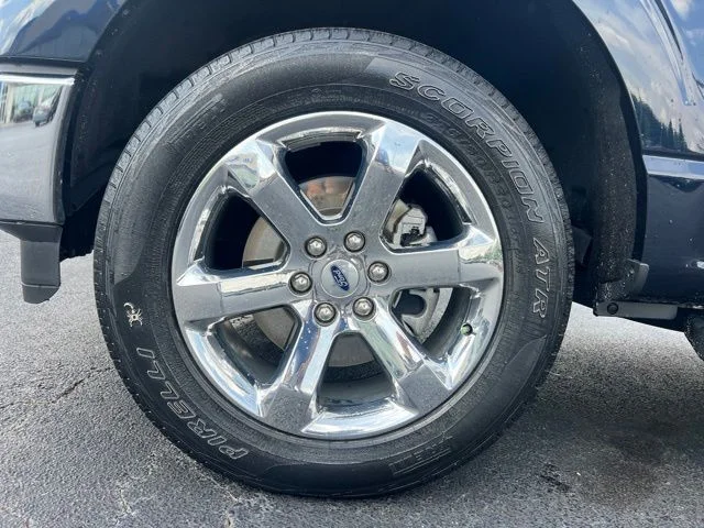 Used 2021 Antimatter Blue Metallic Ford Lariat image 12