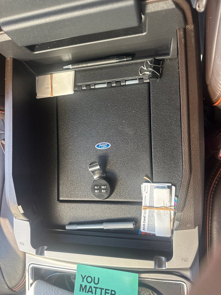 Used 2017  Ford King Ranch image 3