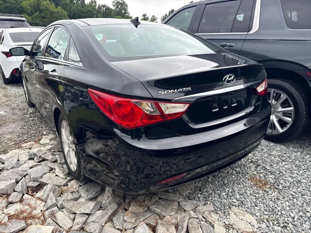Used 2013 Black Hyundai Limited image 5