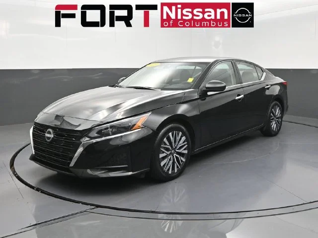 Used 2025 Black Nissan 2.5 SV image 1